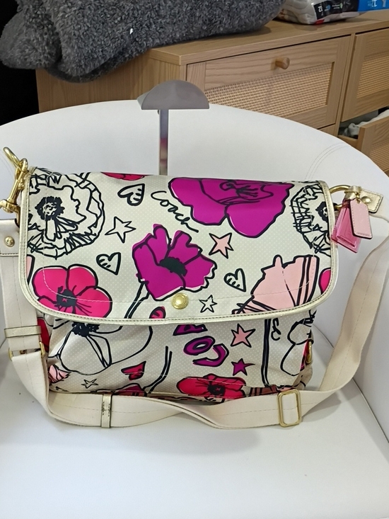 Coach Handbags - Coach Kyra Poppy Messenger Bag In Pristine Condition With Adjustable Strap